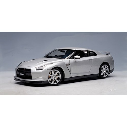 Autoart - Car Scale Models - 1 18 Nissan Gt-R R35 -Ultimate Metal Silver